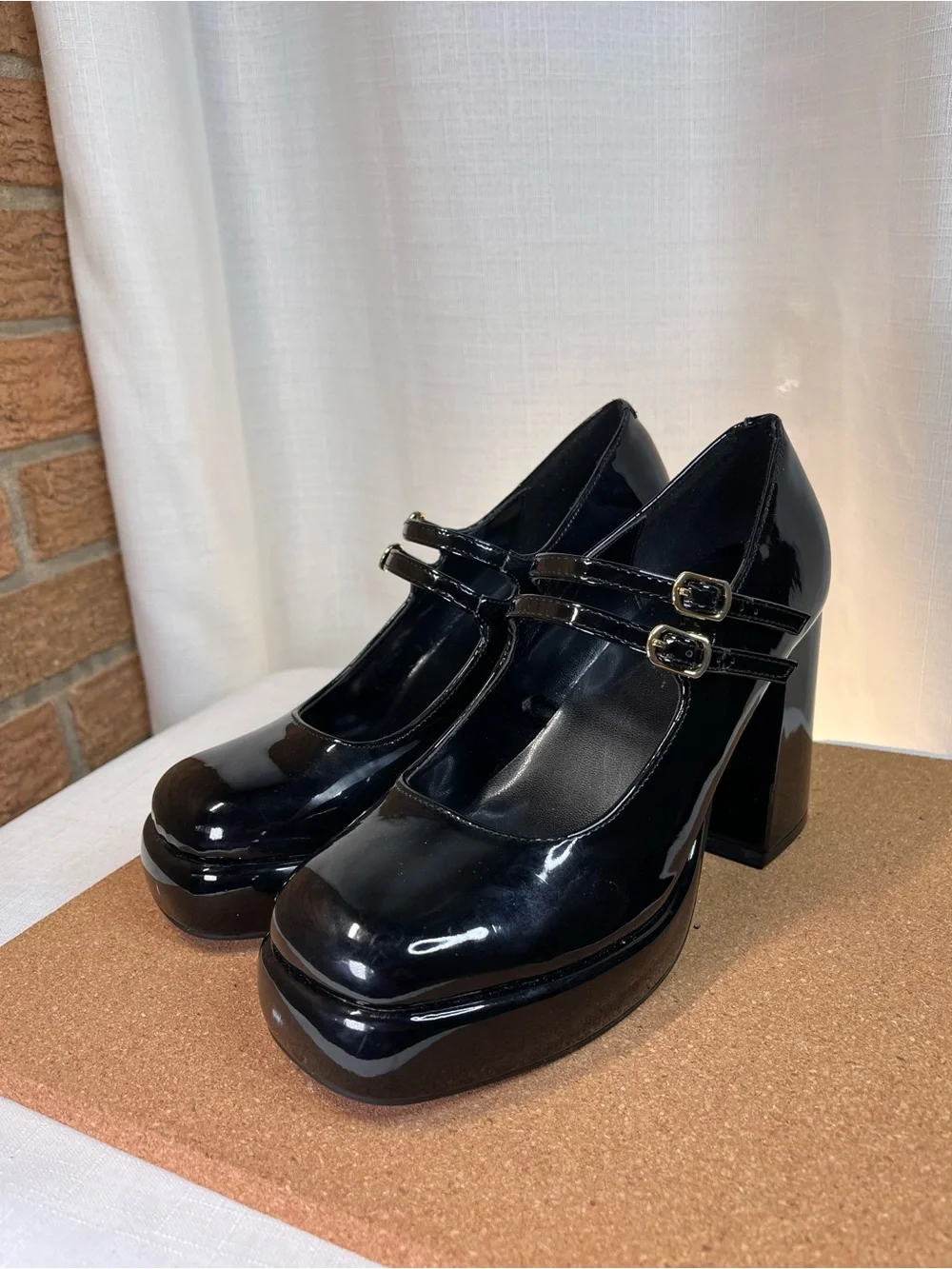 GUESS Black Patent Platform Mary Jane Pumps — Size 7.5